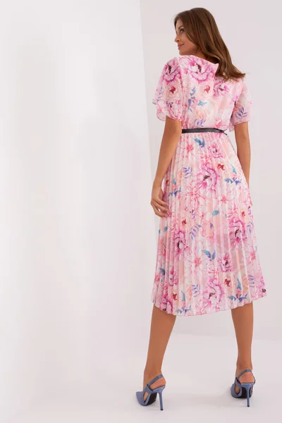 Světle růžové dámské šaty s plisovanou sukní FPrice