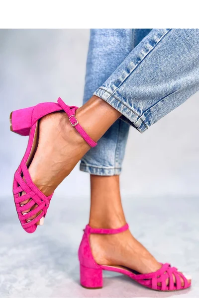 Růžové dámské páskové sandály s nízkým podpatkem Inello