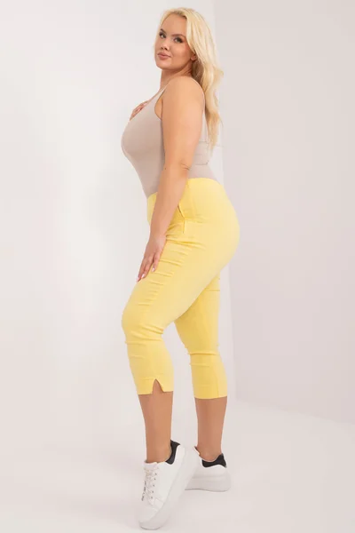 Světle žluté dámské úzké capri kalhoty plus size FPrice