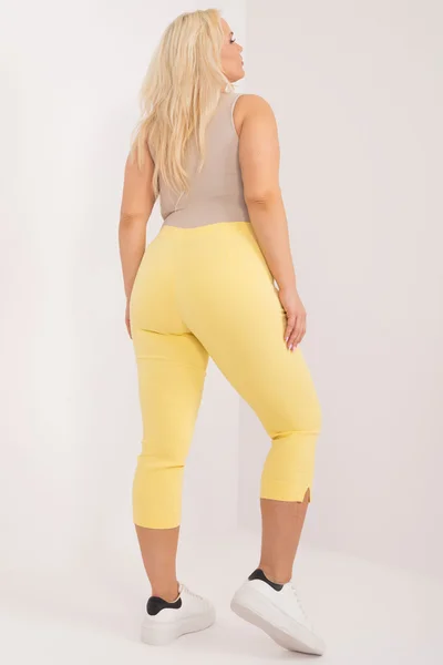 Světle žluté dámské úzké capri kalhoty plus size FPrice