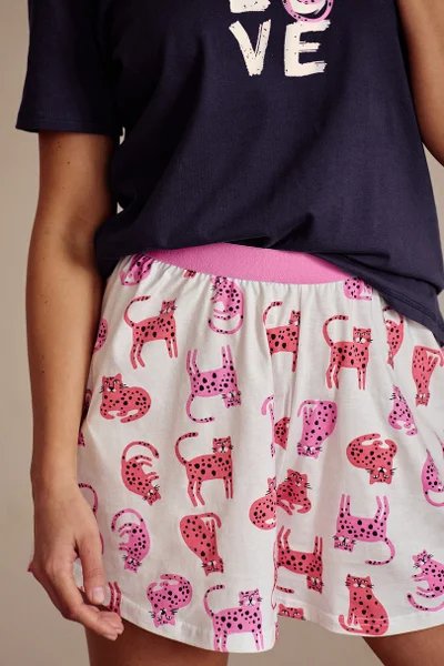 Barevné dámské pyžamo se šortkami LOVE Taro
