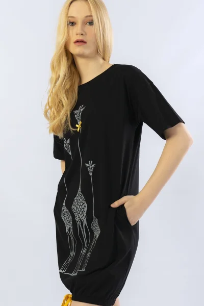Černé ddomácí šaty s krátkým rukávem Vienetta Žirafy