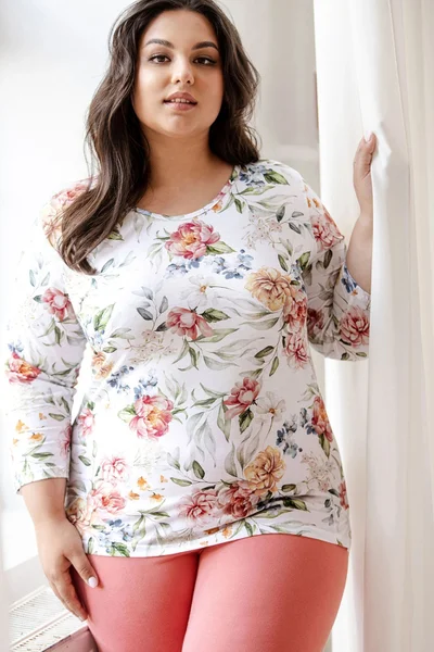 Dámské bavlněné pyžamo s růžovými kalhotami Taro plus size