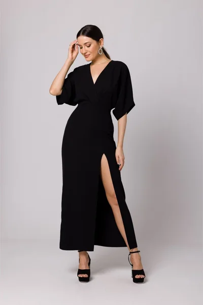 Dlouhé dámské černé šaty s rozparkem a nabíranými rukávy Makover