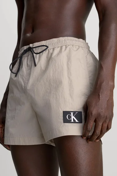 Krátké pánské plavky s logem Calvin Klein