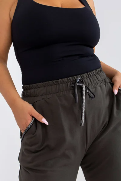 Pohodlné dámské plus size tepláky FPrice