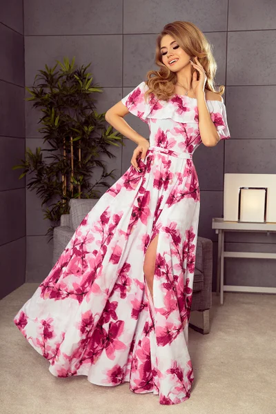 Dlouhé šaty s velkými růžovými květy a španělským výstřihem Numoco 194-2