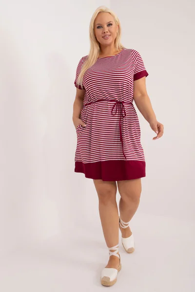 Vínové vzorované dámské plus size šaty FPrice