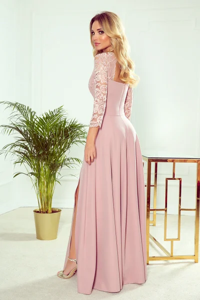 Elegantní dlouhé krajkové šaty v pudrově růžové barvě s dekoltem Numoco 309-4