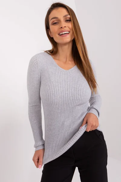 Světle šedý dámský žebrovaný pulovr FPrice
