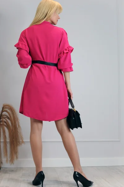 Netradiční růžové šaty s nabíranými volánkovými rukávy Merribel