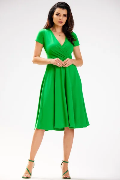 Zelené áčkové šaty s výstřihem do V Infinite You