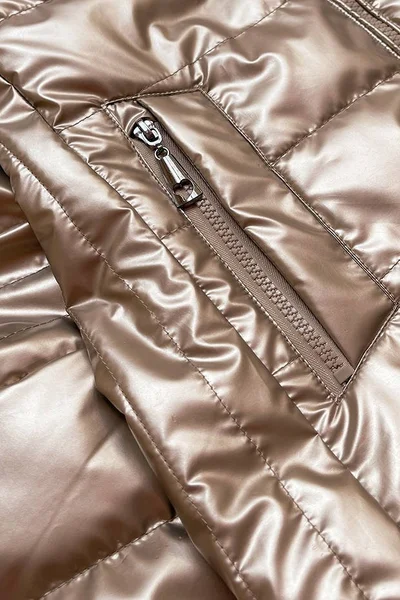 Lesklá dámská prošívaná bunda v barvě cappuccino W760 6&8 Fashion (v barvě Hnědá)