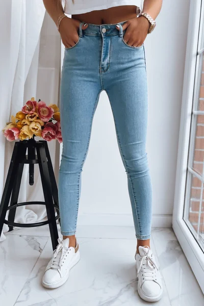 Světle modré přiléhavé dámské slim fit jeans Dstreet