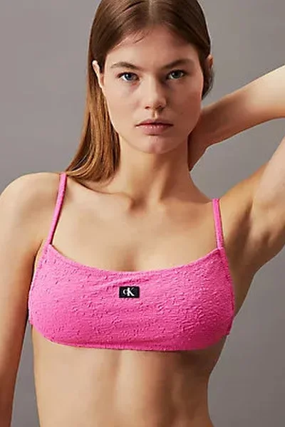 Růžová dámská plavková podprsenka s texturou Calvin Klein
