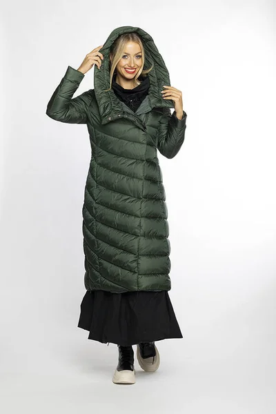 Dlouhý zelený prošívaný dámský kabát s kapucí Ann Gissy