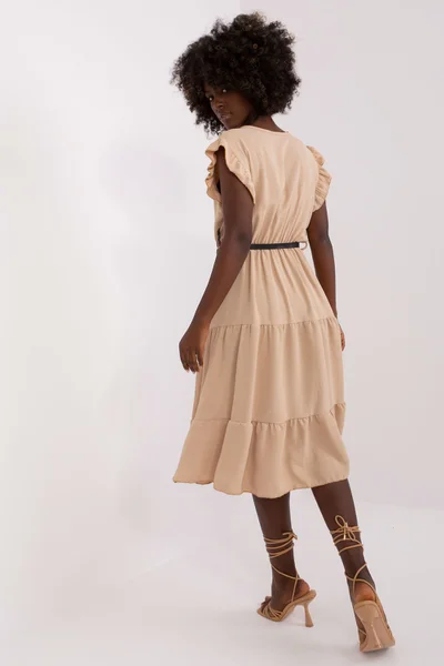 Volné béžové šaty s áčkovou sukní s páskem FPrice